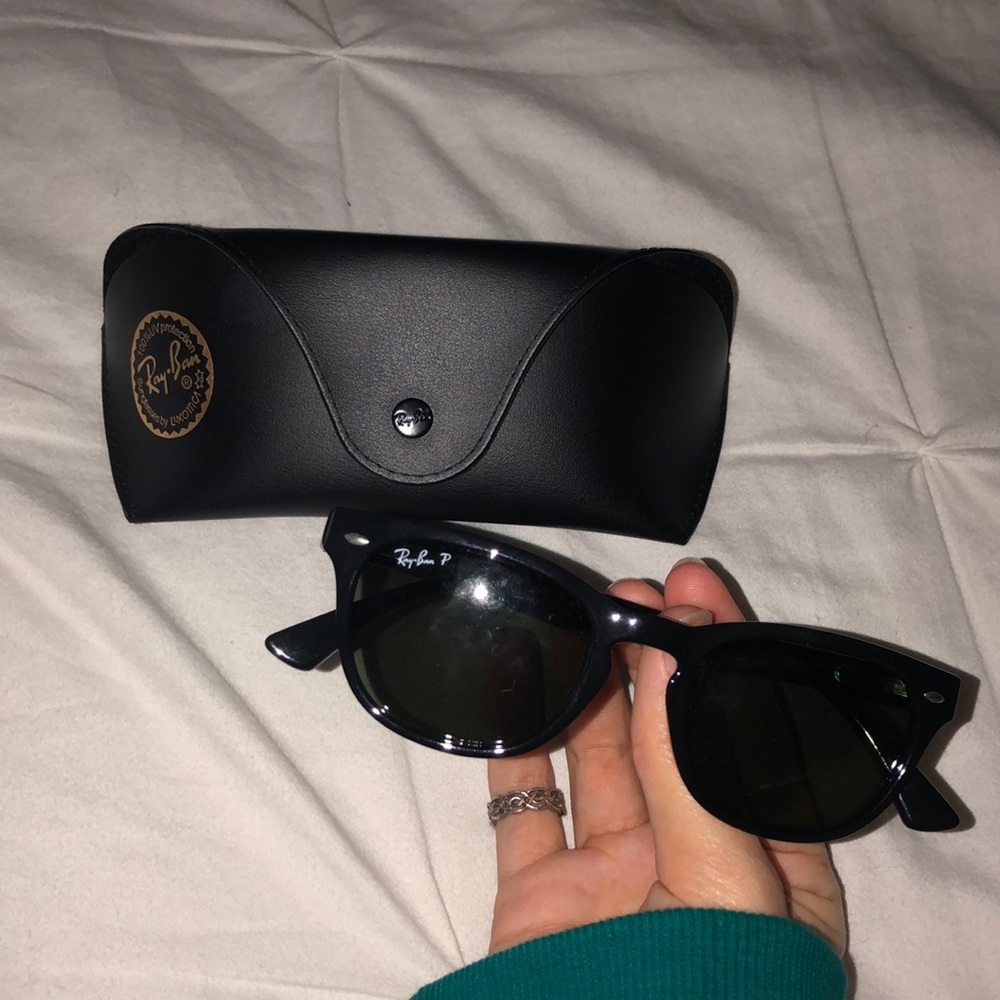 black rayban wayfarers